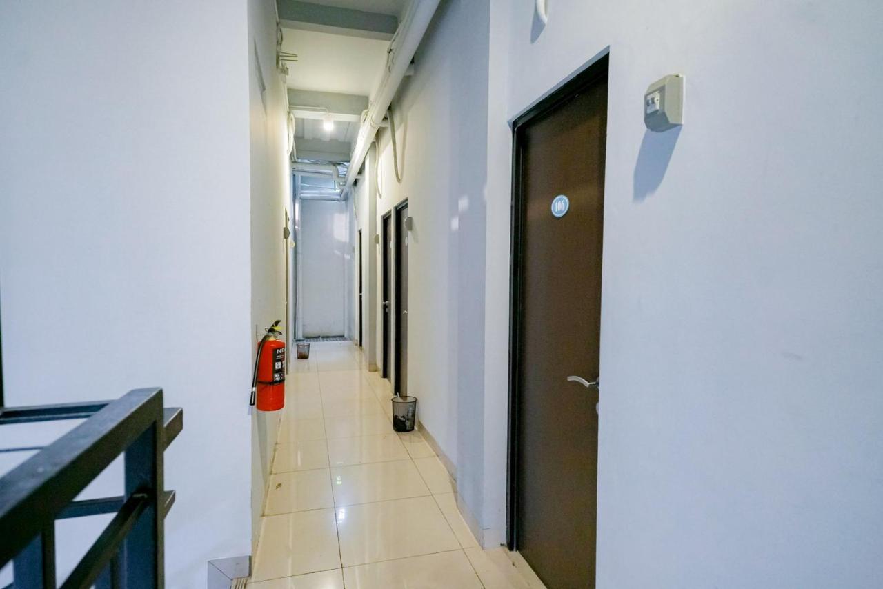 Urbanview Hotel Syariah De Umbrella Ciputat Tangerang Kültér fotó